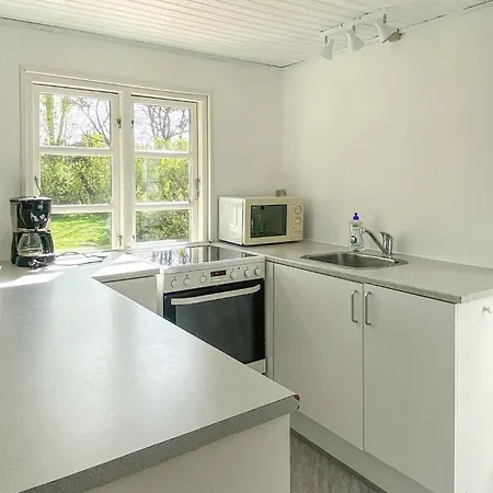 Hébergement de vacances With Sea View Vi *
