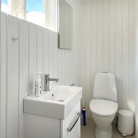 2 Bedroom Stunning In Holiday home Borkop